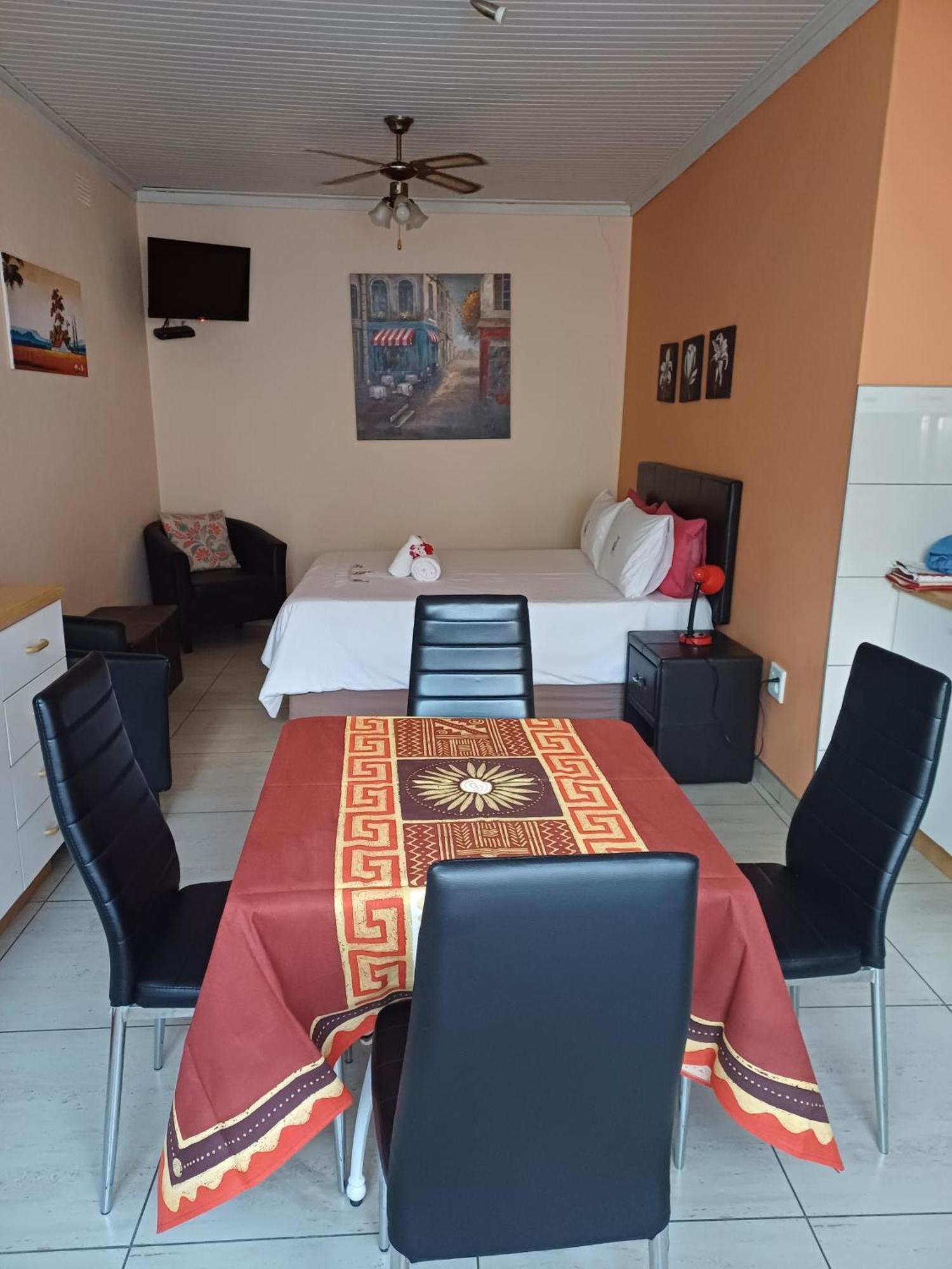 Capbon Guesthouse Windhoek Eksteriør billede