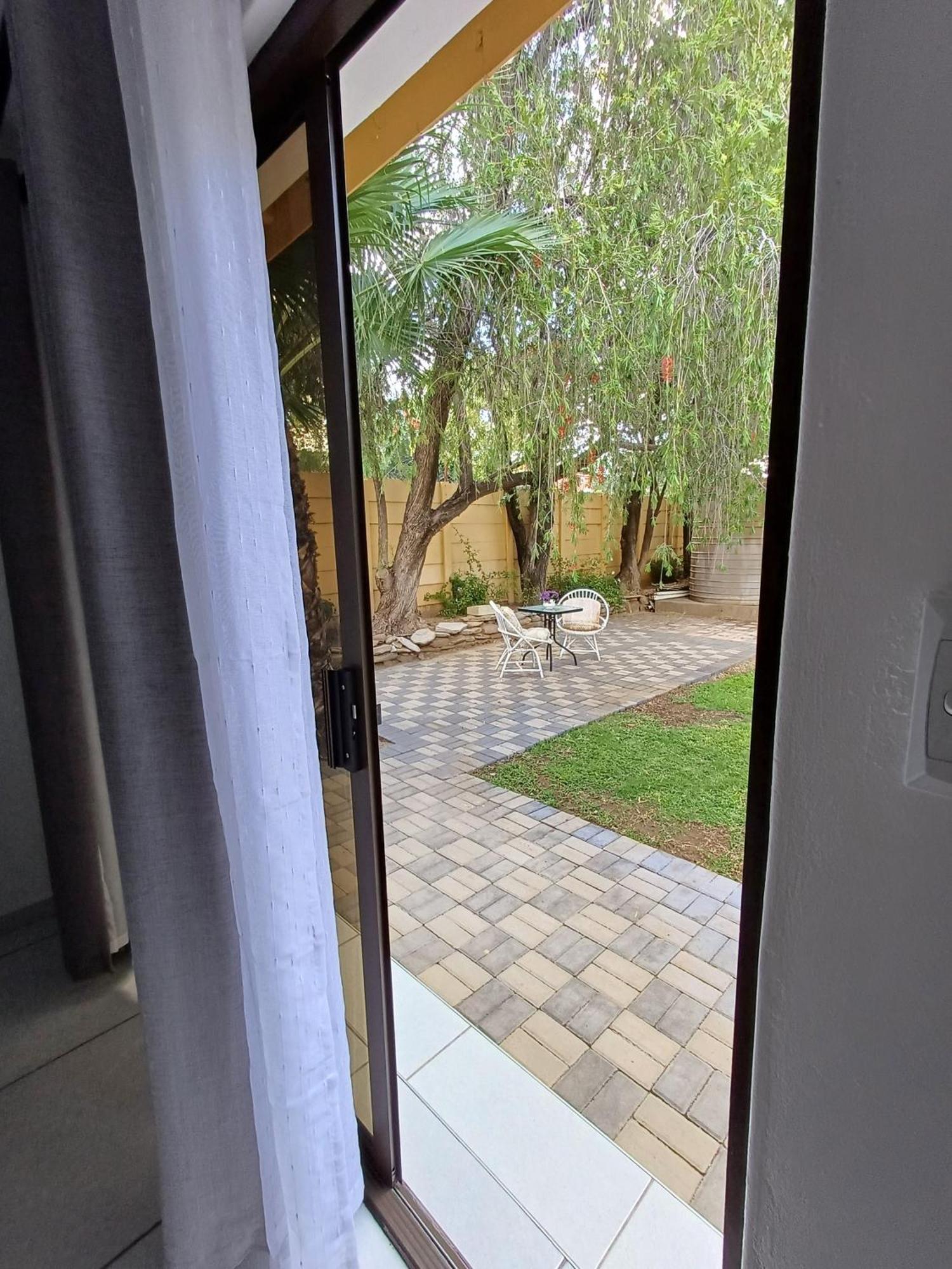 Capbon Guesthouse Windhoek Eksteriør billede