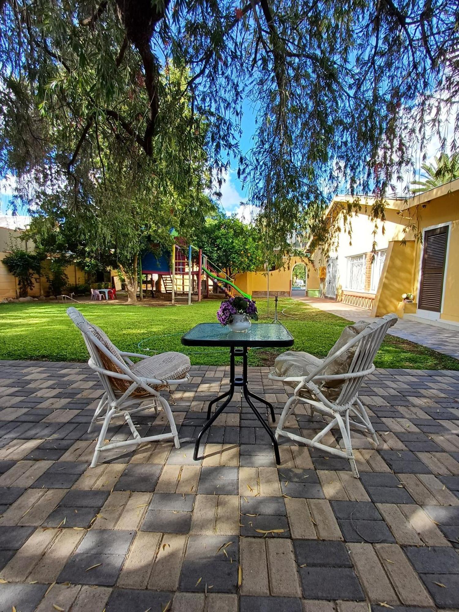 Capbon Guesthouse Windhoek Eksteriør billede