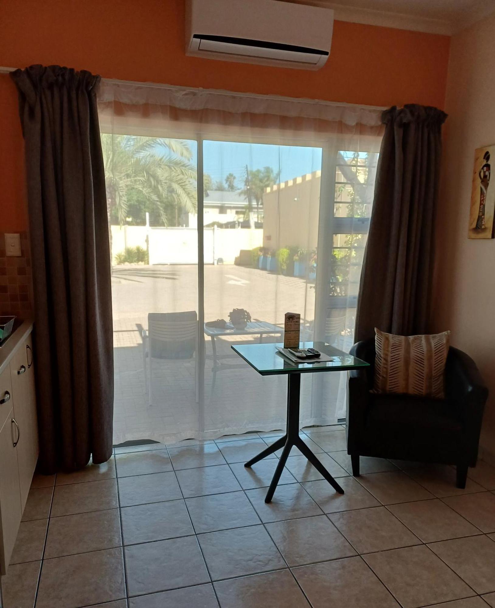 Capbon Guesthouse Windhoek Eksteriør billede