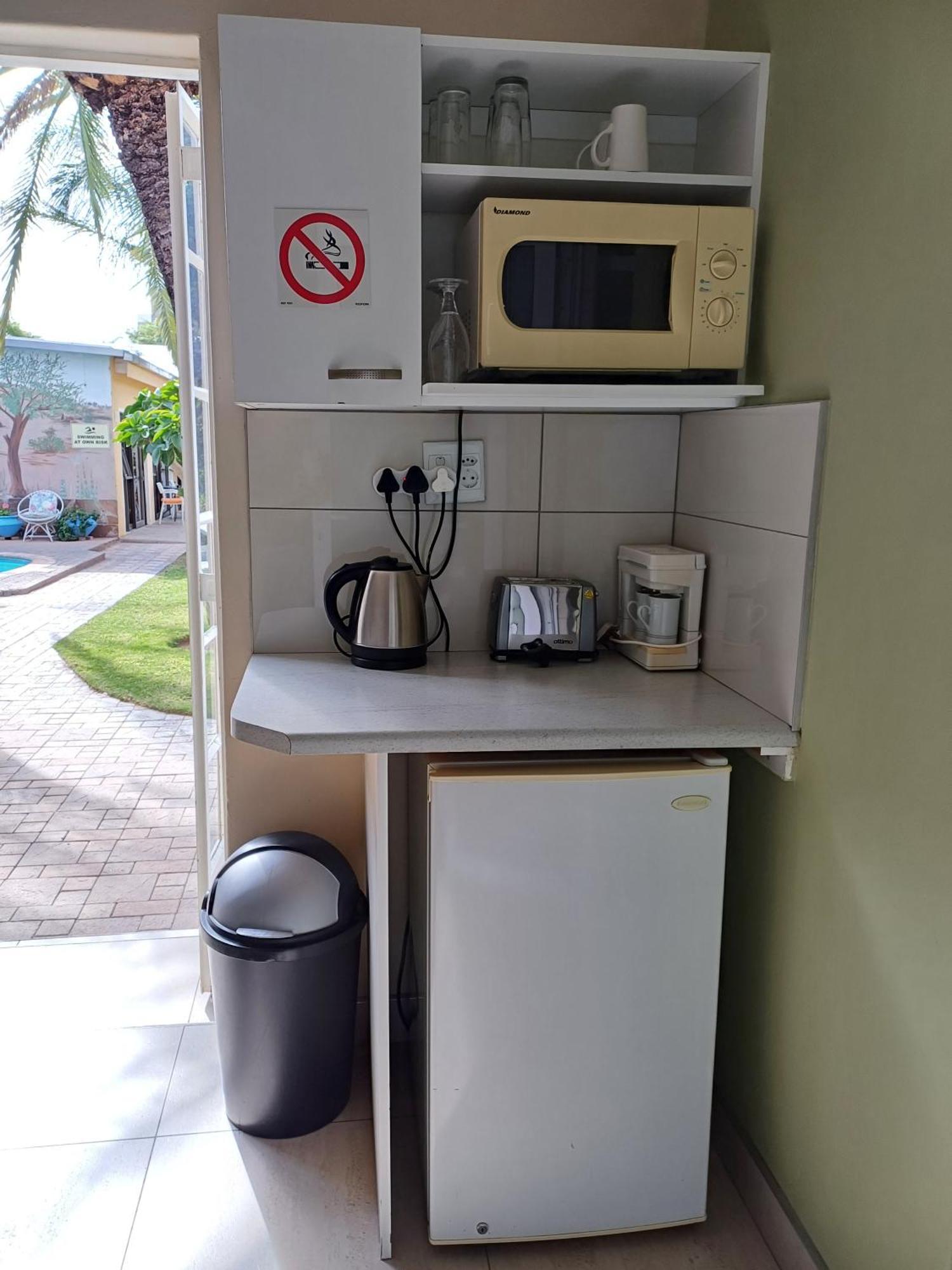 Capbon Guesthouse Windhoek Eksteriør billede