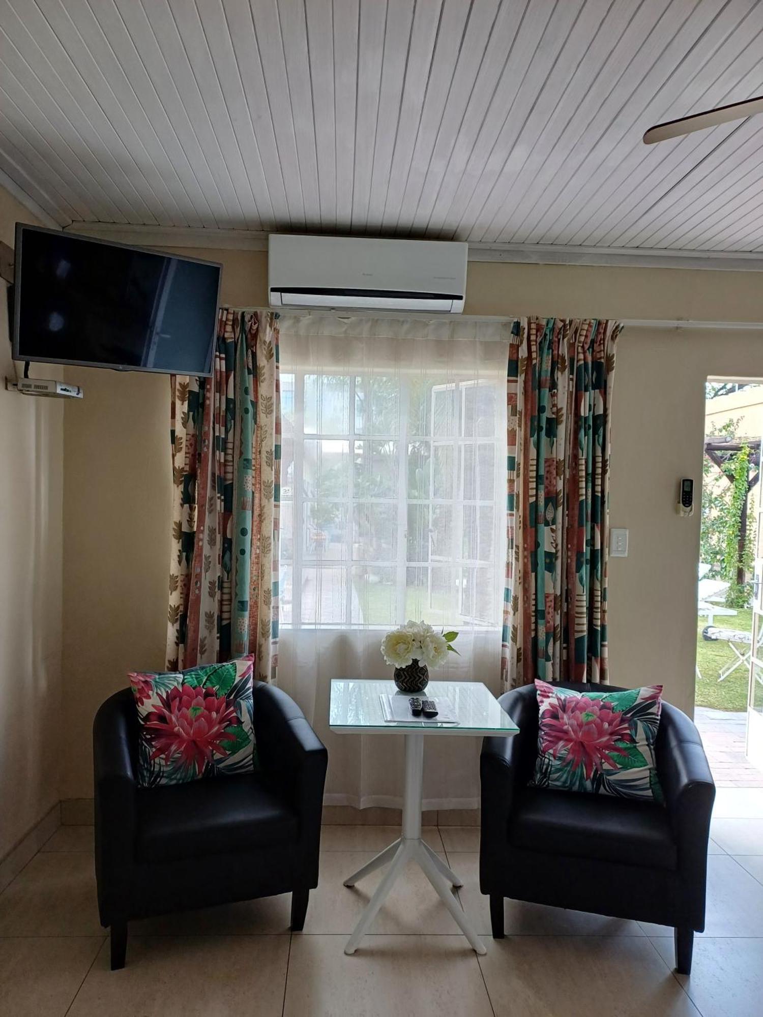 Capbon Guesthouse Windhoek Eksteriør billede