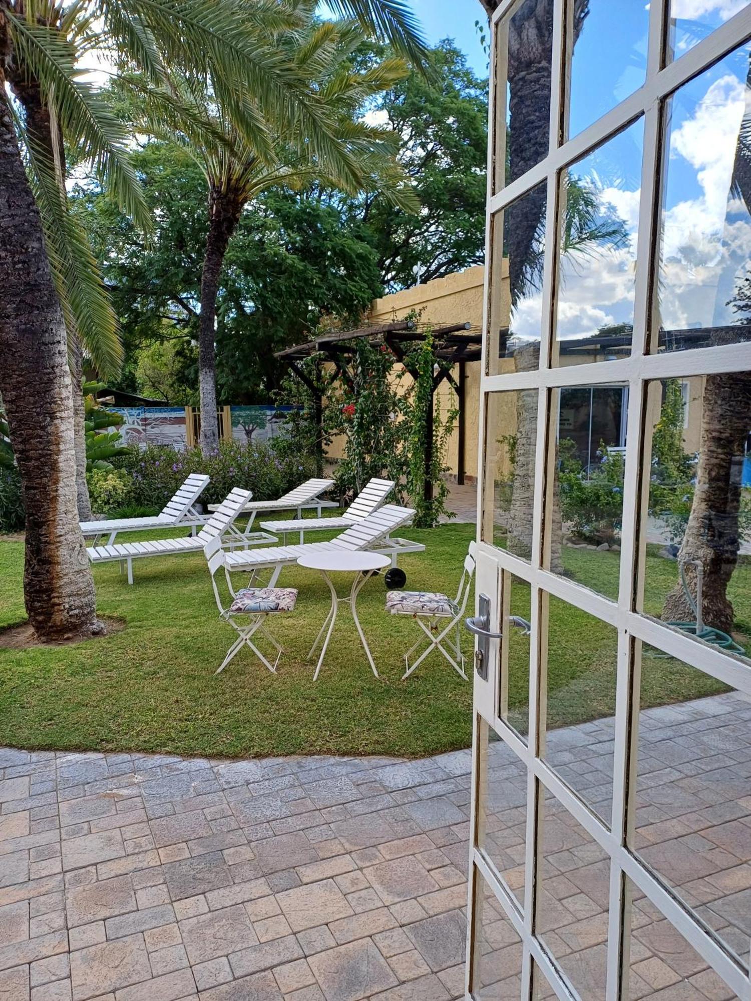 Capbon Guesthouse Windhoek Eksteriør billede