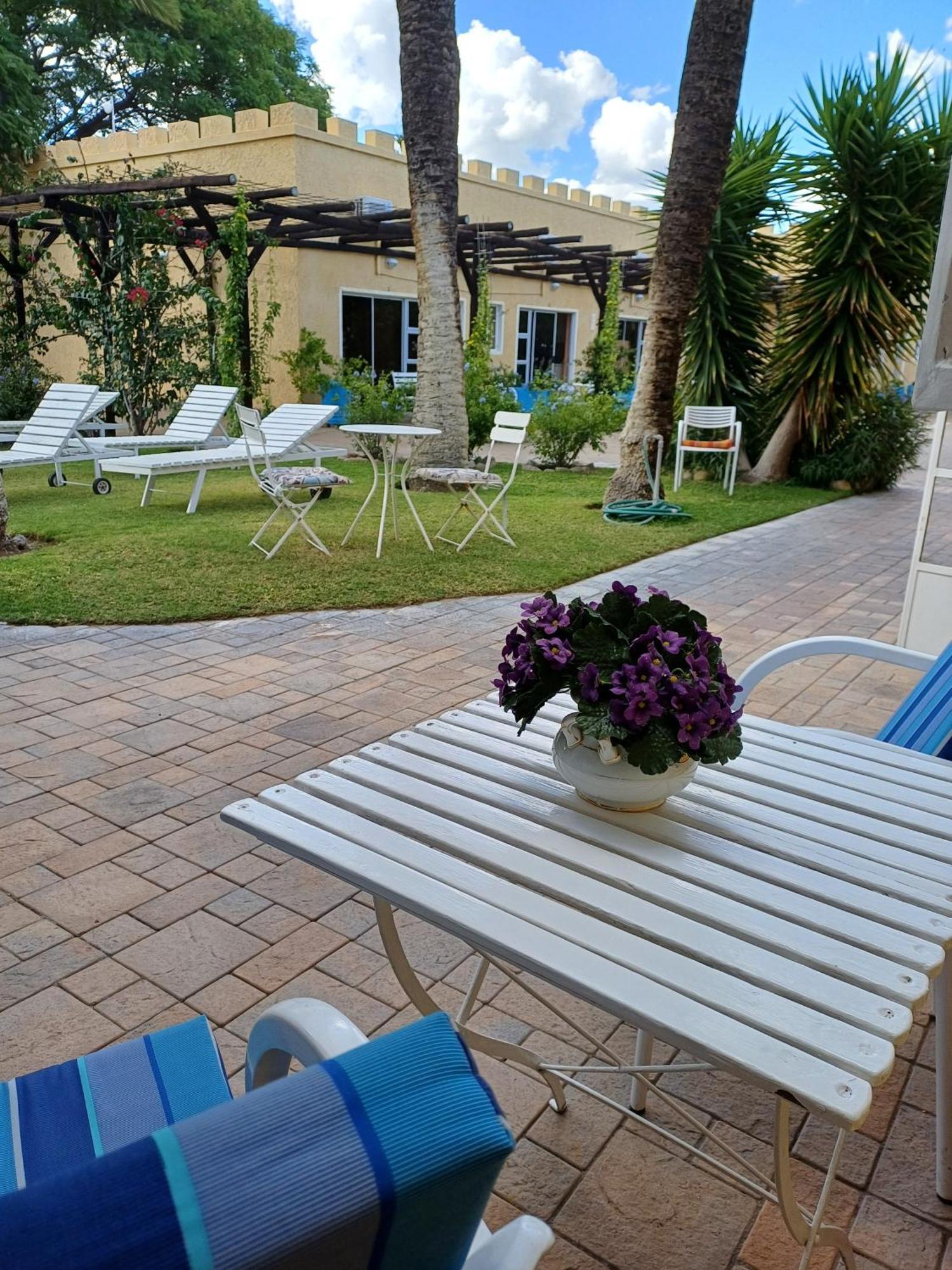 Capbon Guesthouse Windhoek Eksteriør billede